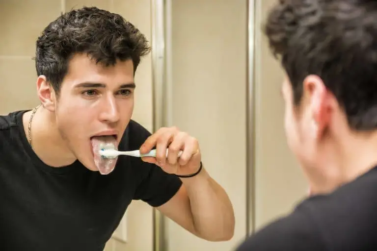 cleaning your tongue